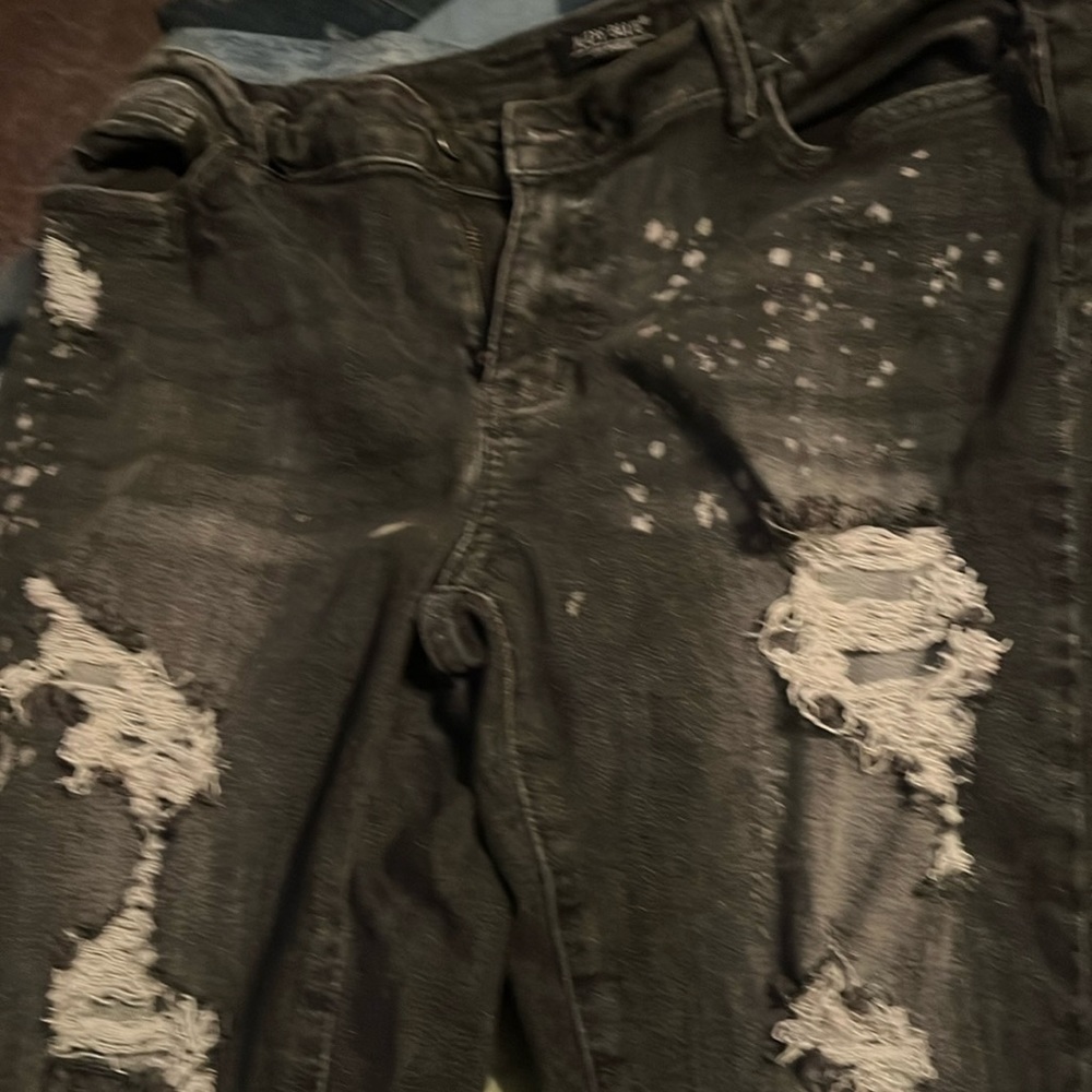 Black bleached splash